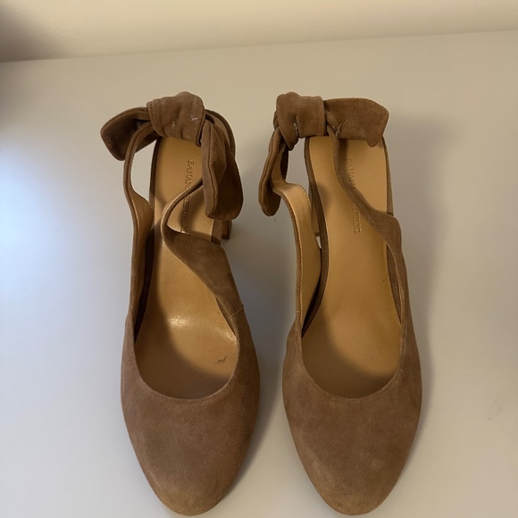 Banana Republic Beige Suede Heeled Bow Sling Back Heels | Size 9 - Picture 3 of 7